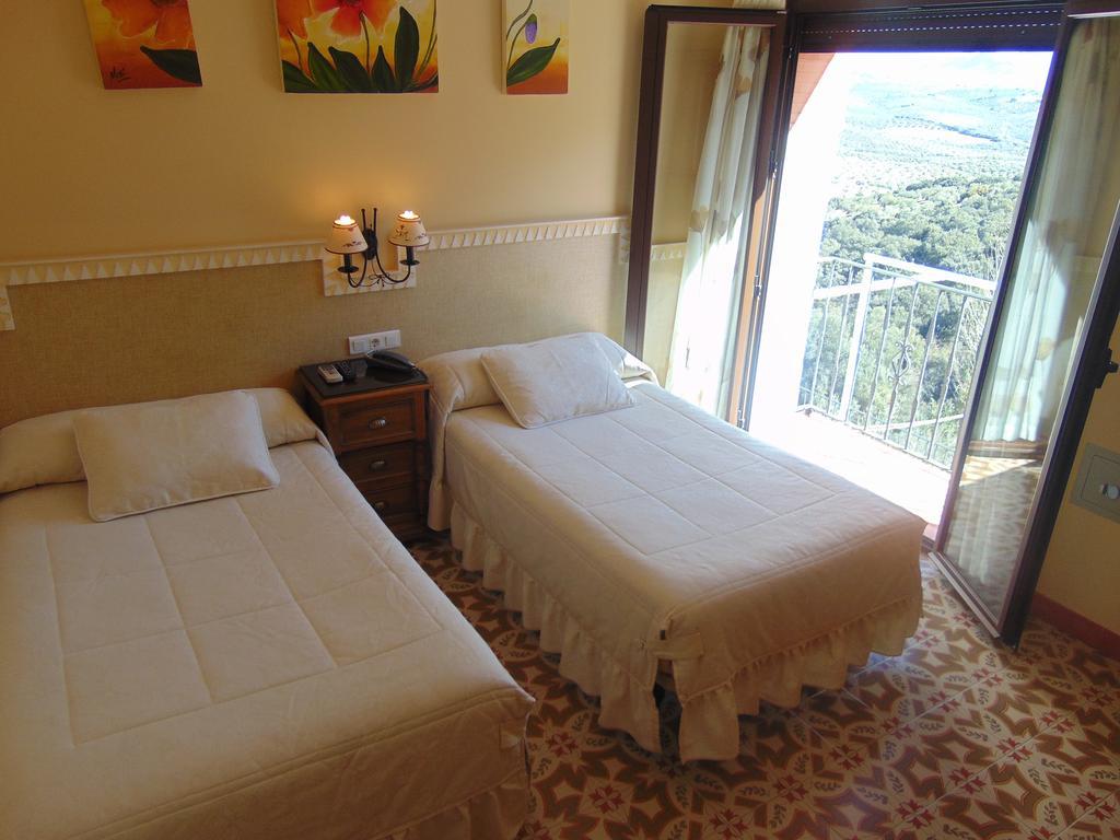 Hotel Sierra De Araceli Лусена Екстериор снимка