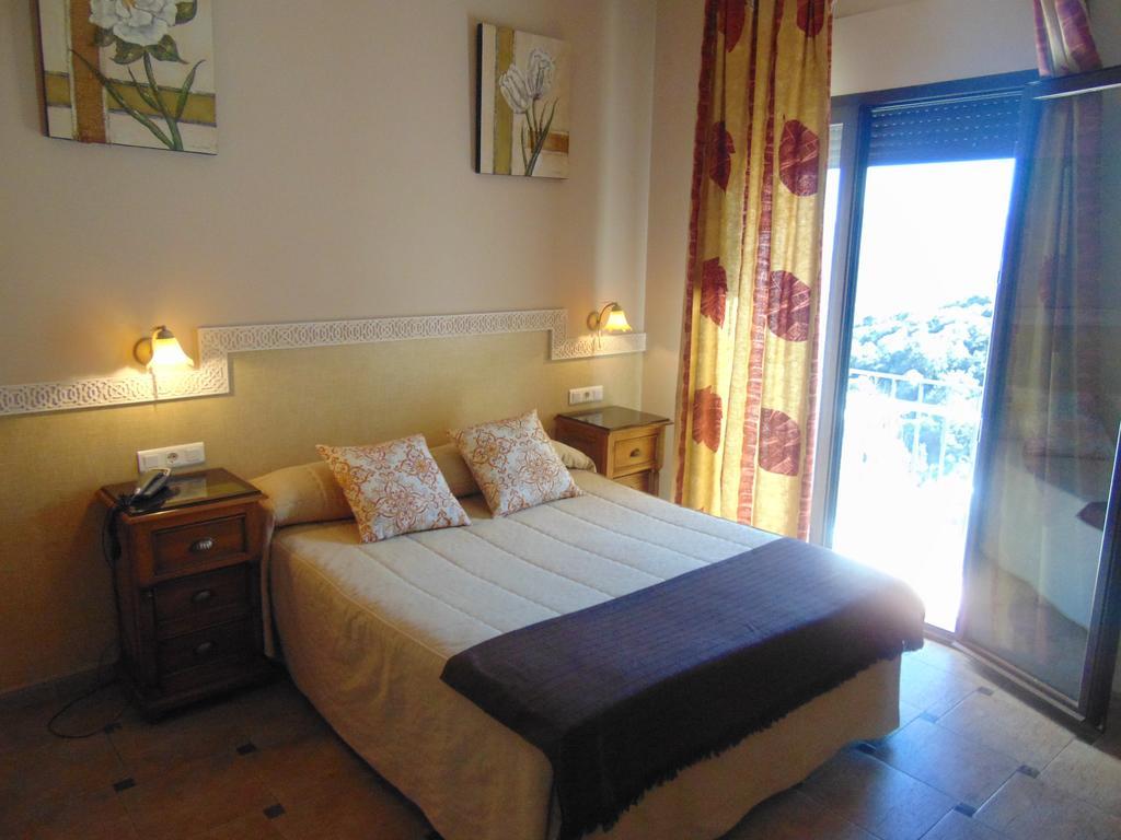 Hotel Sierra De Araceli Лусена Екстериор снимка
