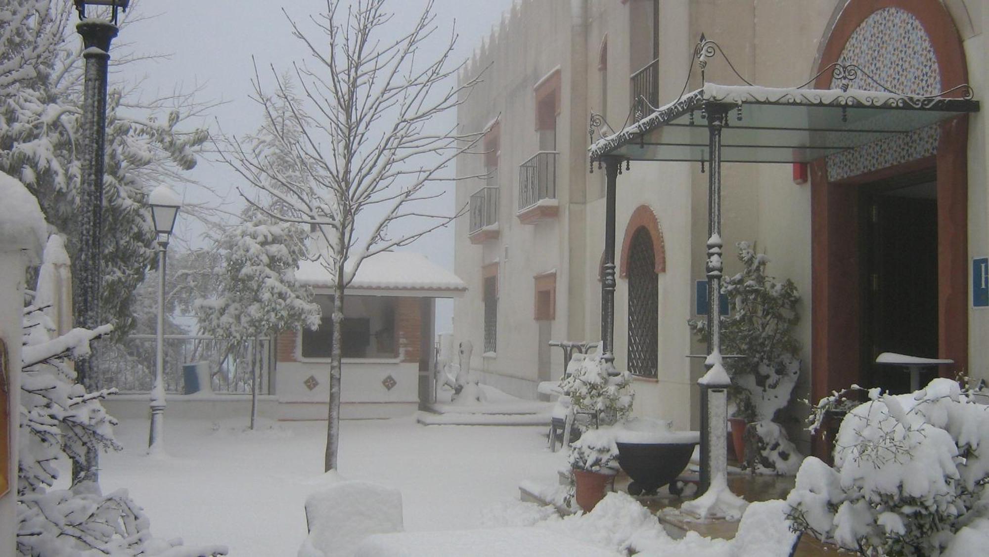 Hotel Sierra De Araceli Лусена Екстериор снимка