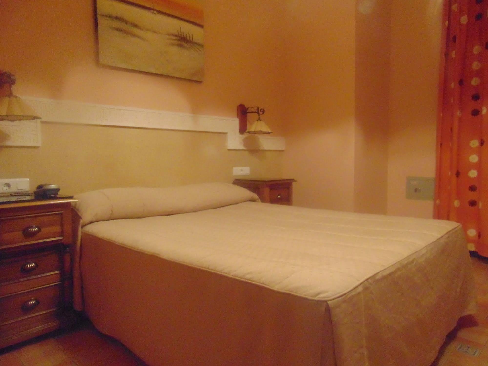 Hotel Sierra De Araceli Лусена Екстериор снимка