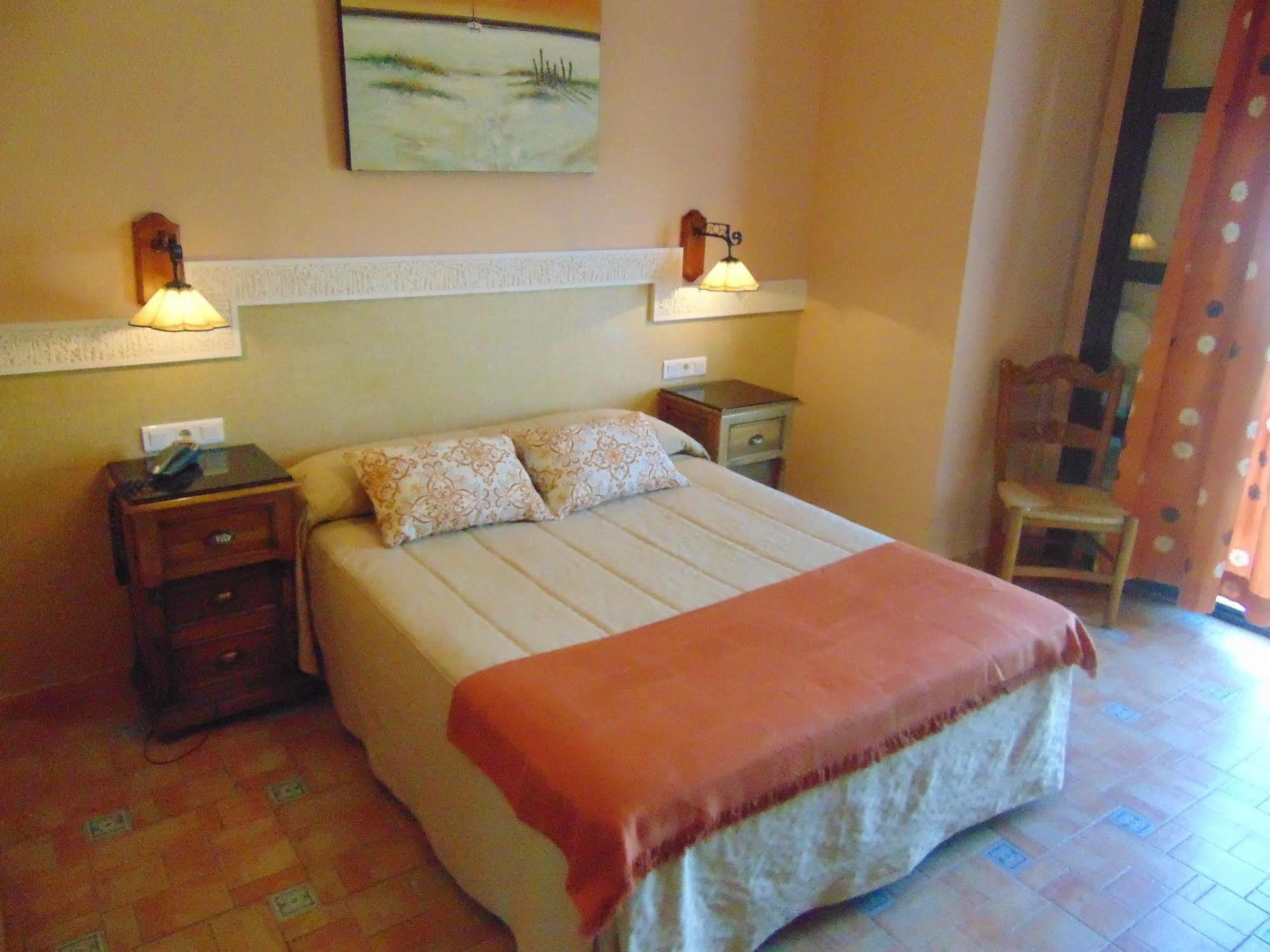 Hotel Sierra De Araceli Лусена Екстериор снимка